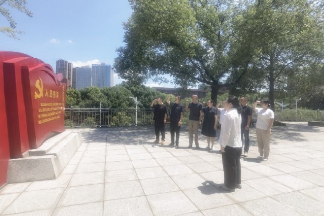 持续深化党风廉政建设